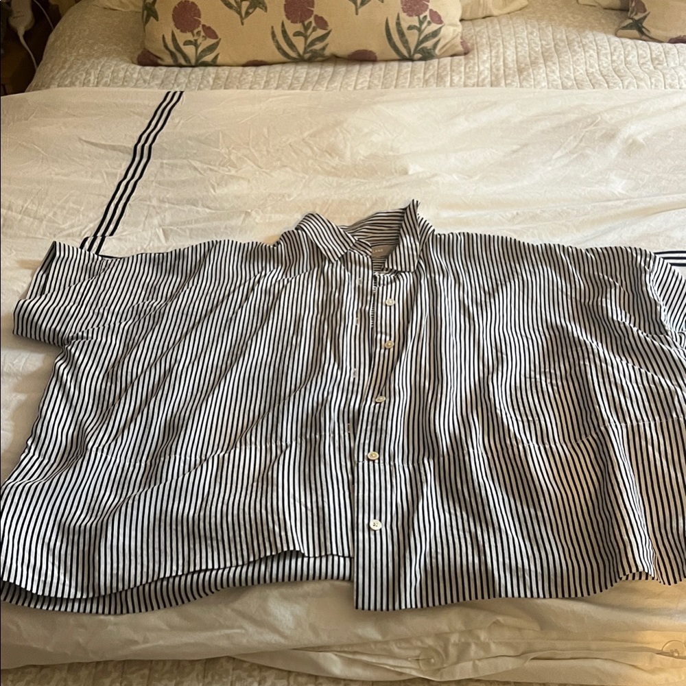 Everlane Boxy Shirt in Black/White Stripe